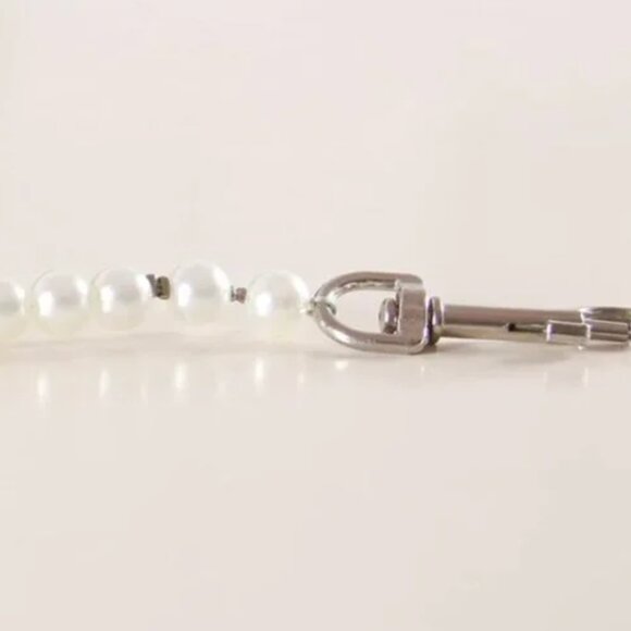 TWO leashes - 1 Pearl & 1 Gold with rhinestones - Picture 7 of 8